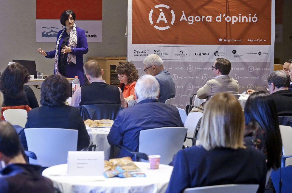 Judith Viader durant l'esmorzar d'Àgora d'Opinió