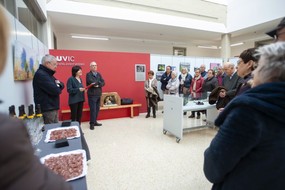 Inauguración de la muestra de arte del Aula de Personas Mayores de Centelles