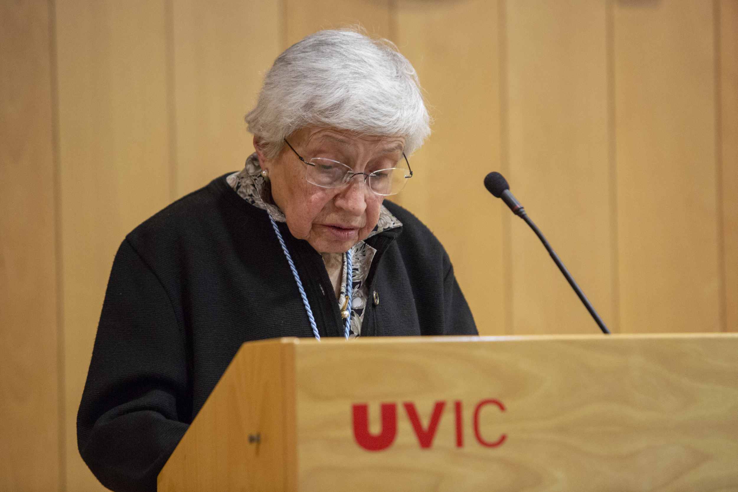 M. Teresa Codina durant l'acte d'investidura coma Doctora Honoris Causa UVic 2018