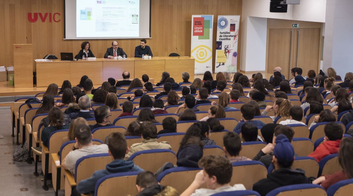 Acte de lliurament del premi Llegim Ciència a l'Aula Magna